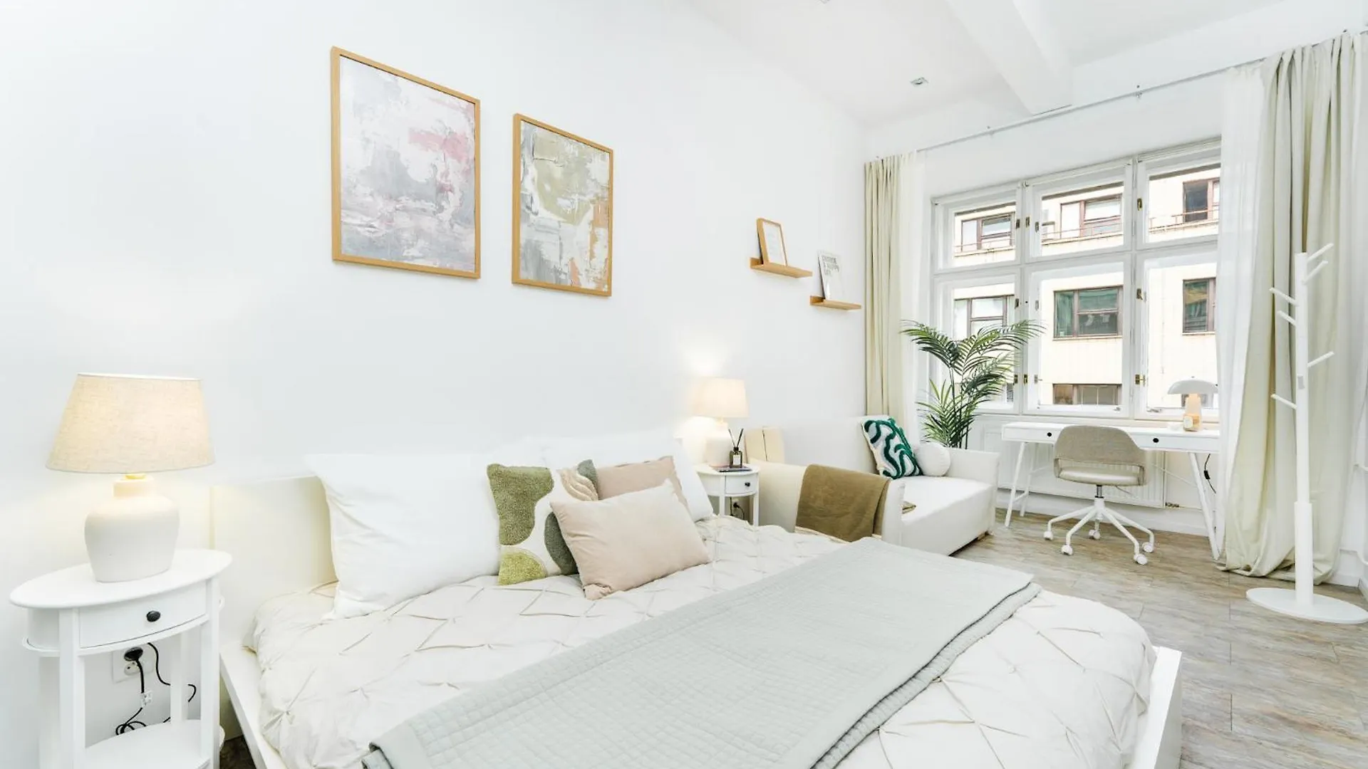 Rentero Central Two Bedroom Apartment In Prague - Two Bathroom - Parking 0*,