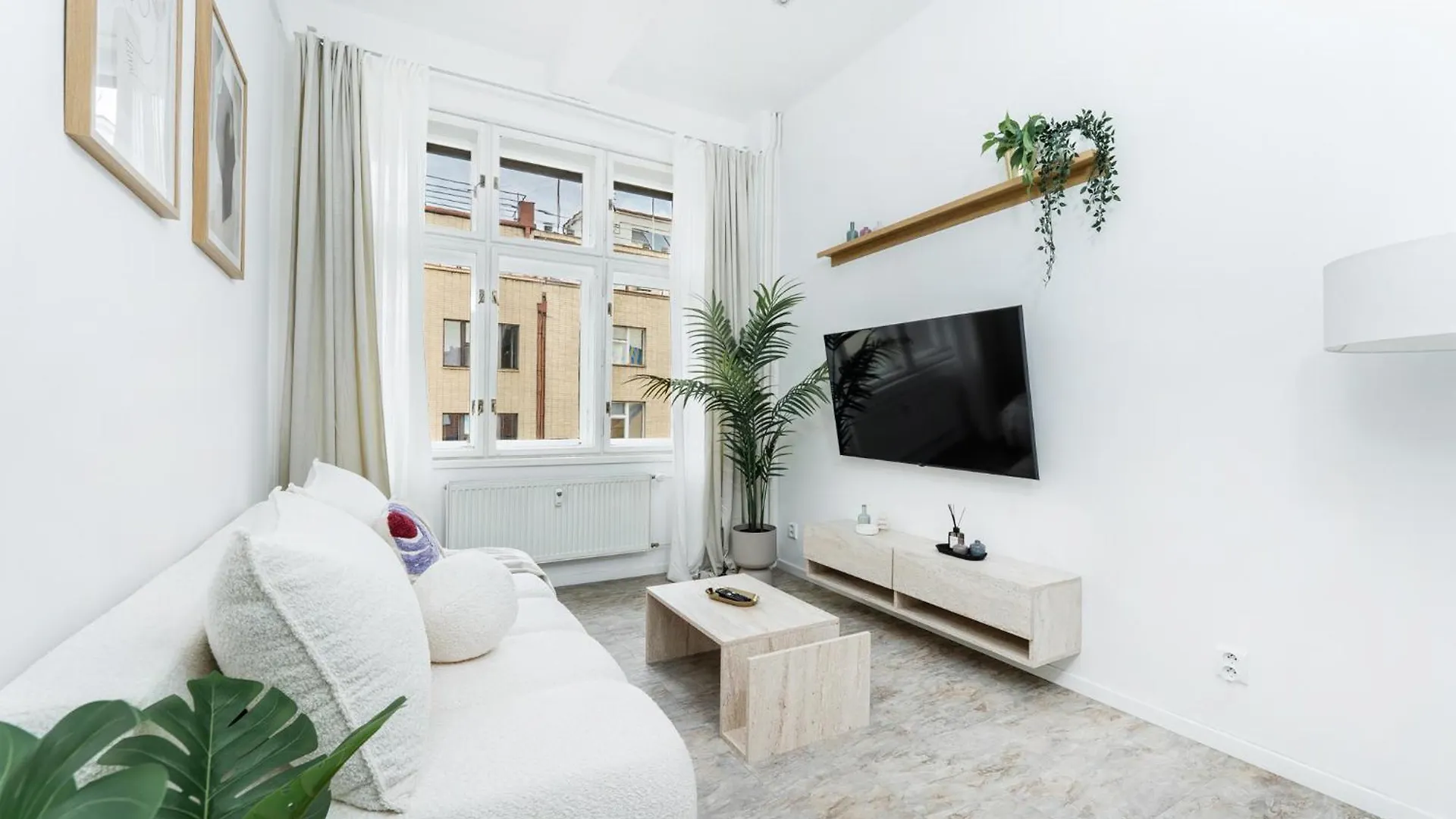 Rentero Central Two Bedroom Apartment In Prague - Two Bathroom - Parking location