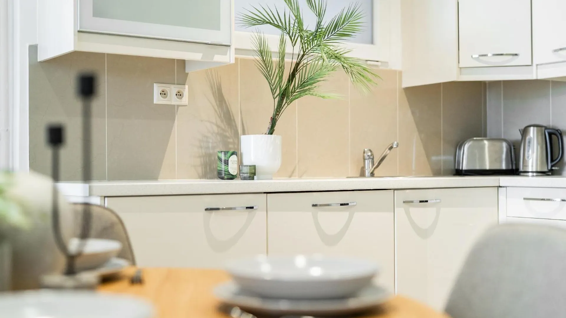 Rentero Central Two Bedroom Apartment In Prague - Two Bathroom - Parking 0*,  Czechy
