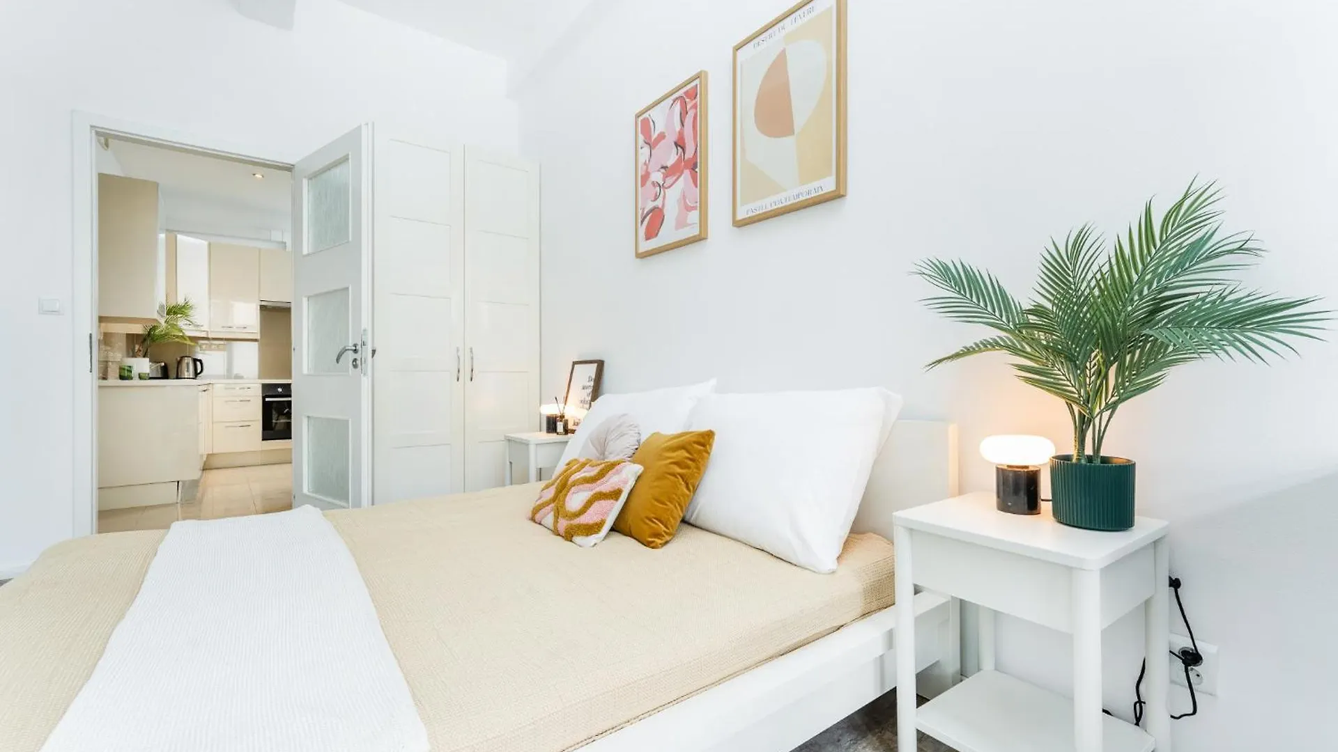 Rentero Central Two Bedroom Apartment In Prague - Two Bathroom - Parking Czechy