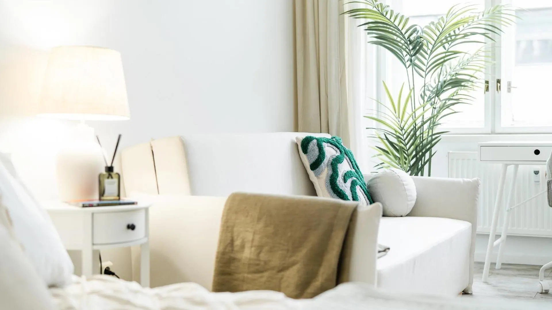Rentero Central Two Bedroom Apartment In Prague - Two Bathroom - Parking