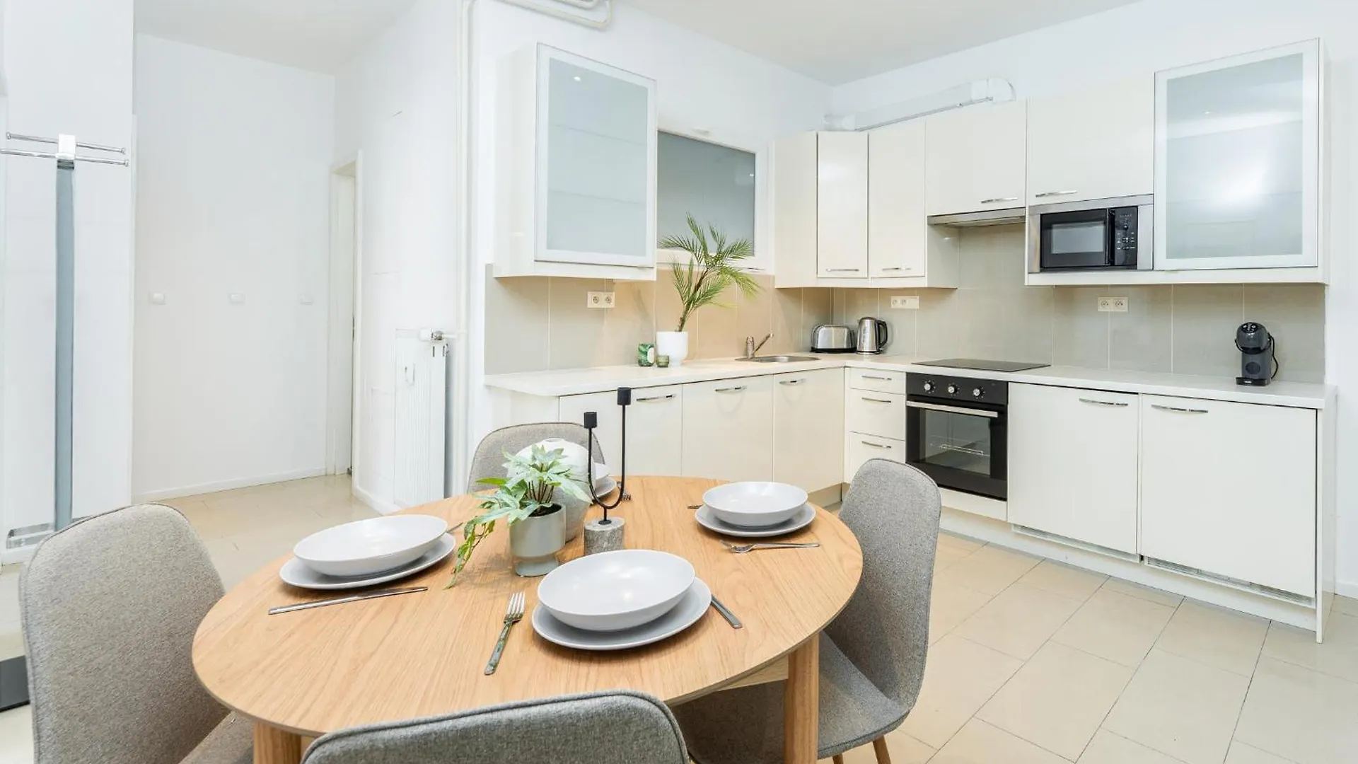 Rentero Central Two Bedroom Apartment In Prague - Two Bathroom - Parking