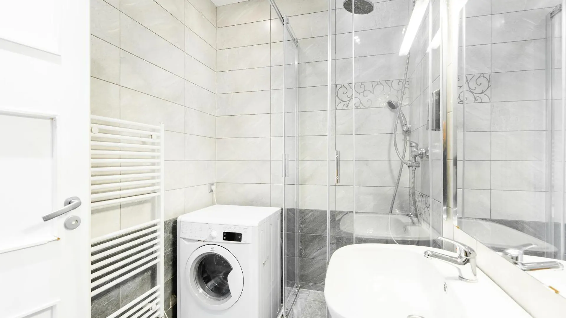 Rentero Central Two Bedroom Apartment In Prague - Two Bathroom - Parking