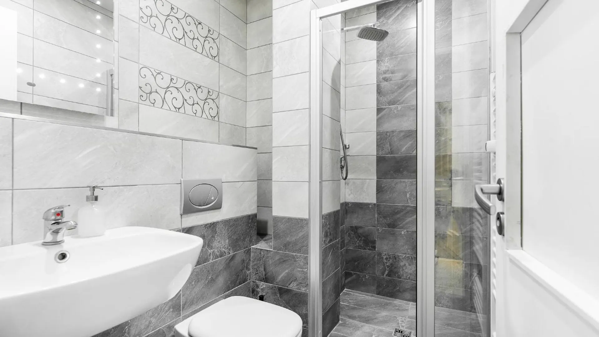 Rentero Central Two Bedroom Apartment In Prague - Two Bathroom - Parking