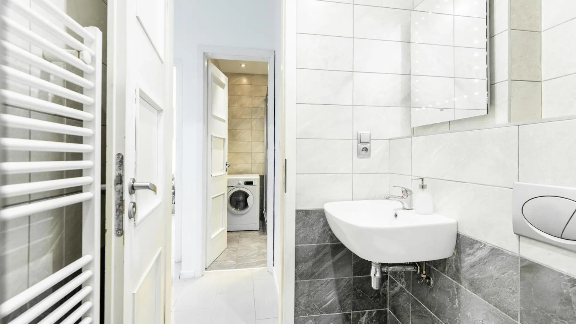 Rentero Central Two Bedroom Apartment In Prague - Two Bathroom - Parking 0*,