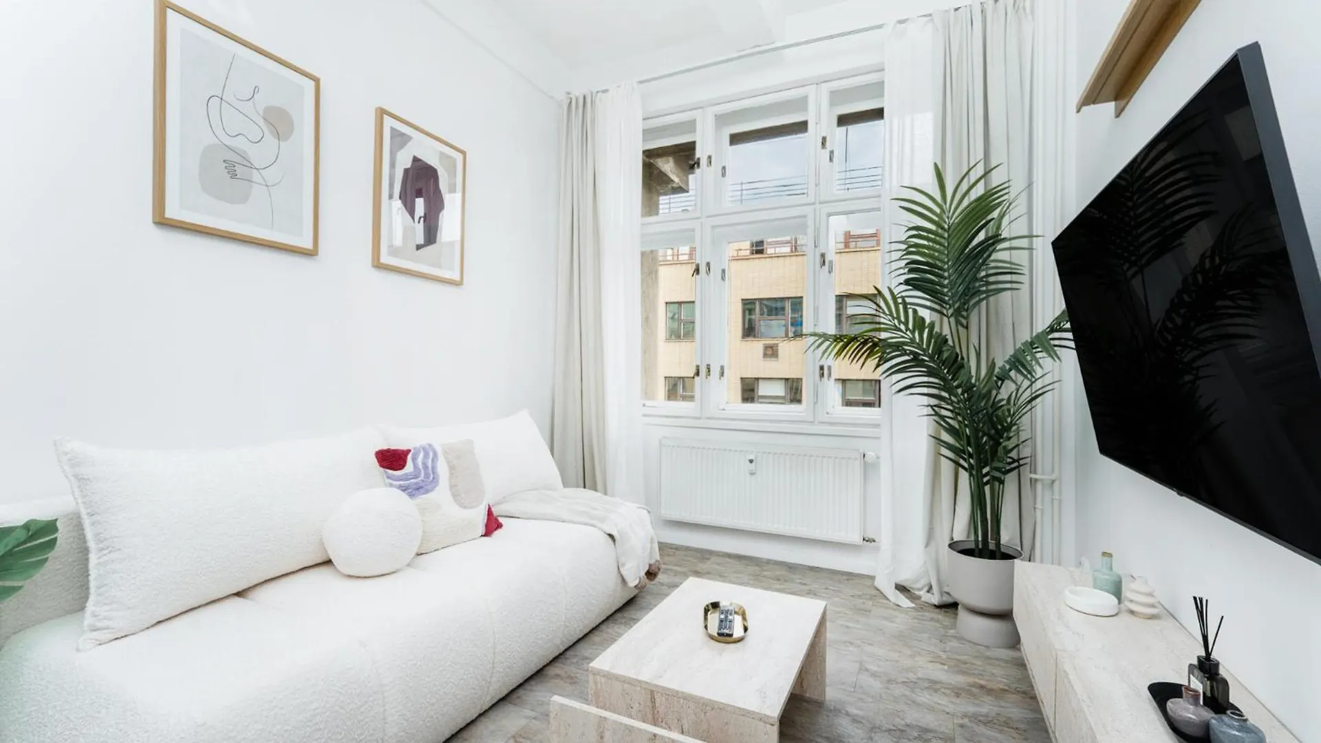 Rentero Central Two Bedroom Apartment In Prague - Two Bathroom - Parking