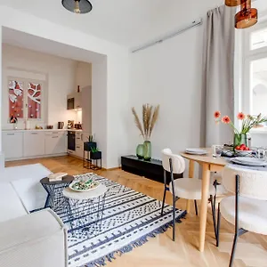Visit Oomph Apartament